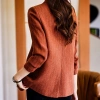 Áo khoác vest đỏ nho nữ mùa thu 2.023 – Thiết kế thoải mái, sang trọng, phù hợp dạo phố 5