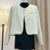 Áo khoác vest nữ trơn khuy đồng, cổ tròn, 1 túi, đệm cầu vai, dáng ngắn - giảm còn 204.000đ 3