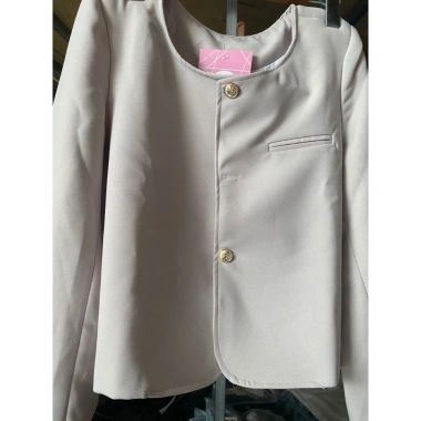 Áo khoác vest nữ trơn khuy đồng, cổ tròn, 1 túi, đệm cầu vai, dáng ngắn - giảm còn 204.000đ 10 Áo khoác vest nữ trơn khuy đồng, cổ tròn, 1 túi, đệm cầu vai, dáng ngắn - giảm còn 204.000đ 10