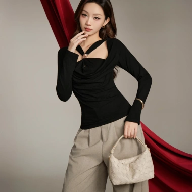Áo kiểu KAYLIN Ruby Top tay dài cổ chéo, vải thun cotton co giãn, mẫu TET COLLECTION - Giá 390.000đ 6 Áo kiểu KAYLIN Ruby Top tay dài cổ chéo, vải thun cotton co giãn, mẫu TET COLLECTION - Giá 390.000đ 6
