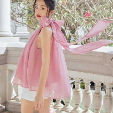 Áo kiểu tơ cổ nơ yếm xuông - Thiết kế duyên dáng, giảm 22 phần trăm chỉ 123.510₫