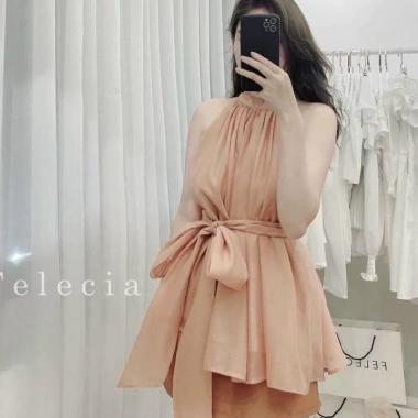Áo kiểu tơ cổ nơ yếm xuông - Thiết kế duyên dáng, giảm 22 phần trăm chỉ 123.510₫