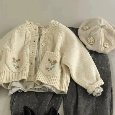 Áo Len Bé Gái Dệt Kim Cardigan Mùa Thu Thời Trang Hàn Quốc – Siêu ấm, Giá ưu đãi 238k
