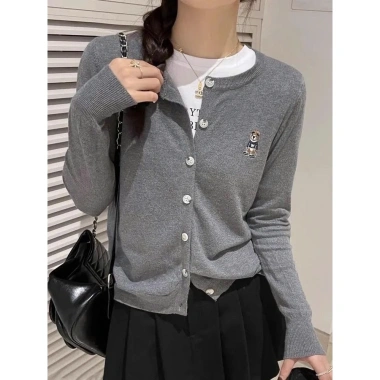 Áo len cardigan thêu gấu ống tay bo – Phong cách Hàn Quốc, giảm tới 22% 4 Áo len cardigan thêu gấu ống tay bo – Phong cách Hàn Quốc, giảm tới 22% 4