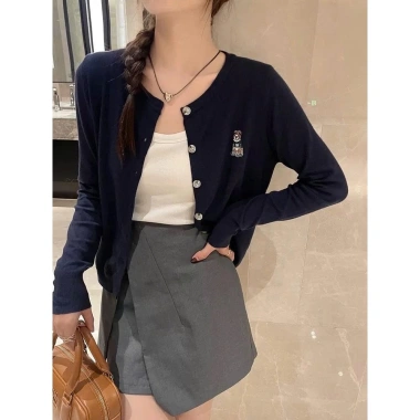 Áo len cardigan thêu gấu ống tay bo – Phong cách Hàn Quốc, giảm tới 22%