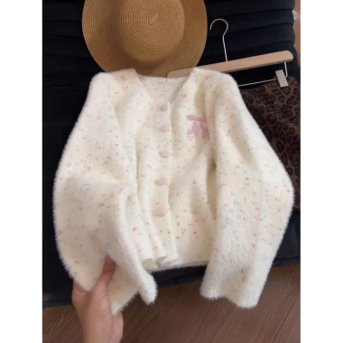 Áo len cardigan trắng thêu nơ hồng, form rộng, lông mềm, dễ thương – Giá giảm còn 280.000 VND