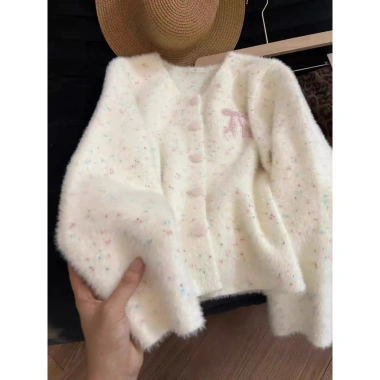 Áo len cardigan trắng thêu nơ hồng, form rộng, lông mềm, dễ thương – Giá giảm còn 280.000 VND