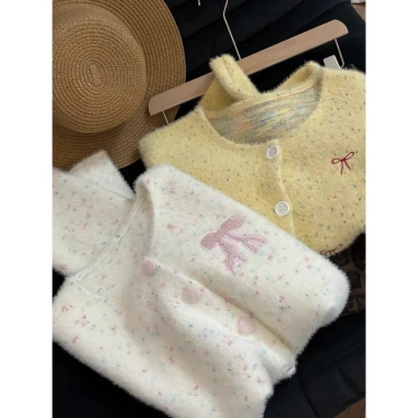 Áo len cardigan trắng thêu nơ hồng, form rộng, lông mềm, dễ thương – Giá giảm còn 280.000 VND