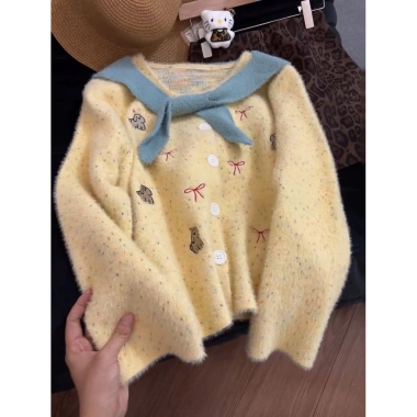 Áo len cardigan trắng thêu nơ hồng, form rộng, lông mềm, dễ thương – Giá giảm còn 280.000 VND 9 Áo len cardigan trắng thêu nơ hồng, form rộng, lông mềm, dễ thương – Giá giảm còn 280.000 VND 9