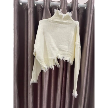 Áo len cổ khoét form S-M vừa, size S, thanh lý giá chỉ 360.000 VNĐ