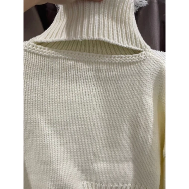 Áo len cổ khoét form S-M vừa, size S, thanh lý giá chỉ 360.000 VNĐ 3 Áo len cổ khoét form S-M vừa, size S, thanh lý giá chỉ 360.000 VNĐ 3