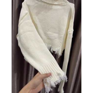 Áo len cổ khoét form S-M vừa, size S, thanh lý giá chỉ 360.000 VNĐ