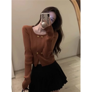 Áo len dài tay 4 khuy cúc đối xứng dáng ngắn, phong cách nữ tính - Giá 140.420₫