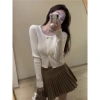 Áo len dài tay 4 khuy cúc đối xứng dáng ngắn, phong cách nữ tính - Giá 140.420₫ 8