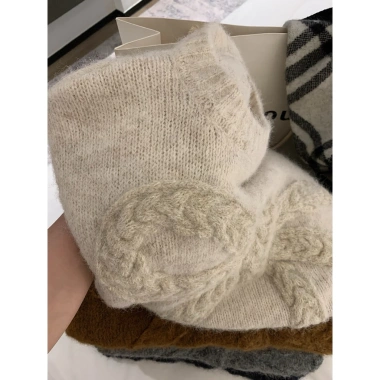 Áo Len Form Rộng Thêu Nơ – Kiểu dáng rộng thoáng, chất liệu mềm mại, giảm giá 20% chỉ 320.000₫ 6 Áo Len Form Rộng Thêu Nơ – Kiểu dáng rộng thoáng, chất liệu mềm mại, giảm giá 20% chỉ 320.000₫ 6