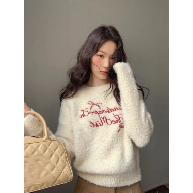 Áo len lông cổ tròn chữ thêu màu be basic thời trang nữ giảm giá 270k