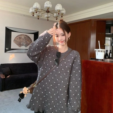 Áo len nữ cổ tròn chấm bi dài tay mùa đông, viền nấm lớn - Giá 135.432 VND