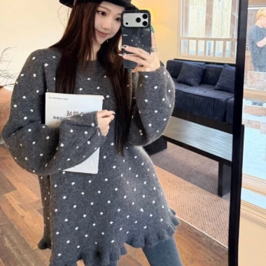 Áo len nữ cổ tròn chấm bi dài tay mùa đông, viền nấm lớn - Giá 135.432 VND