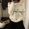 Áo len nữ dệt kim mềm mại, họa tiết chấm bi, cổ lệch vai, màu đối lập - chỉ 125.453₫ 2