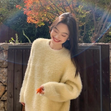 Áo len sáp nữ Oversize hổ phách cổ tròn, lông chồn giả mềm mại - giảm giá 19%
