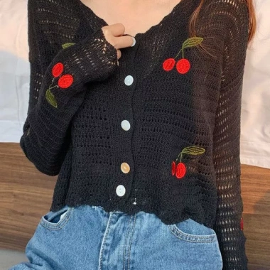 Áo lưới cổ V khuy dài tay thêu Cherry – Siêu nhẹ, thời trang, chỉ 172.500₫ 3
