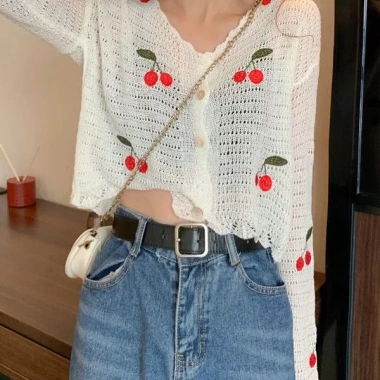 Áo lưới cổ V khuy dài tay thêu Cherry – Siêu nhẹ, thời trang, chỉ 172.500₫ 4