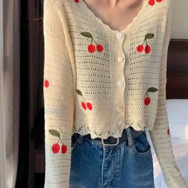 Áo lưới cổ V khuy dài tay thêu Cherry – Siêu nhẹ, thời trang, chỉ 172.500₫ 5