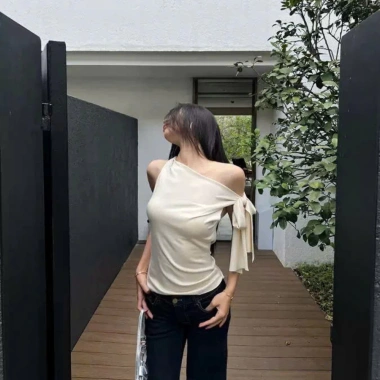 Áo Lưới Lệch Vai – Dễ Phối Đồ, Buộc Nơ, Ôm Body Tôn Dáng, Giá 165k