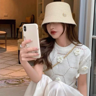 Áo Montoghi Cổ Tròn Croptop Trám Hoa Nữ Đẹp Giá Gốc 178k Giảm còn 138k
