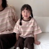 Áo ngắn tay trẻ em preppy 2.025, màu khối Crew, cổ sọc 3D, đồng điệu cha mẹ con 3