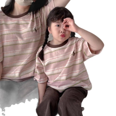 Áo ngắn tay trẻ em preppy 2.025, màu khối Crew, cổ sọc 3D, đồng điệu cha mẹ con