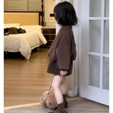 Áo nỉ cà phê Mori Retro Hàn Quốc + Váy ngắn lông xù hai mảnh lót lông cừu - Giá 361k 4 Áo nỉ cà phê Mori Retro Hàn Quốc + Váy ngắn lông xù hai mảnh lót lông cừu - Giá 361k 4