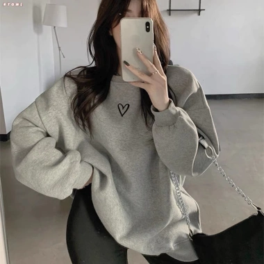 Áo nỉ cổ tròn tay dài unisex oversize họa tiết trái tim - Giá 119.999₫ 10 Áo nỉ cổ tròn tay dài unisex oversize họa tiết trái tim - Giá 119.999₫ 10