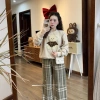 Áo nỉ in gấu form rộng và quần caro ống suông trẻ trung, bộ đồ nữ BOOHOUSE HCOM3.508 giá ưu đãi 129k 10