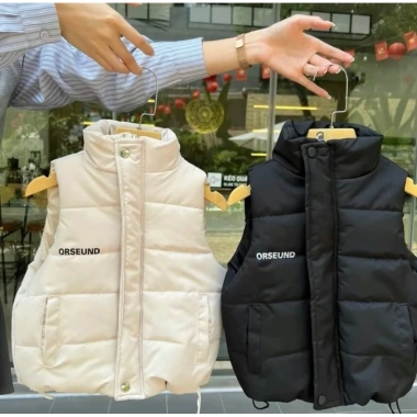 Áo phao gile siêu nhẹ thêu chữ cho bé trai và bé gái – 2 màu Đen Be, size 10‑35kg, 119k