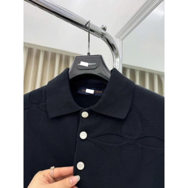Áo Phông Đen Vân In Logo Tinh Tế Monogram - Hàng Cao Cấp, Giá Ưu Đãi 750k 4