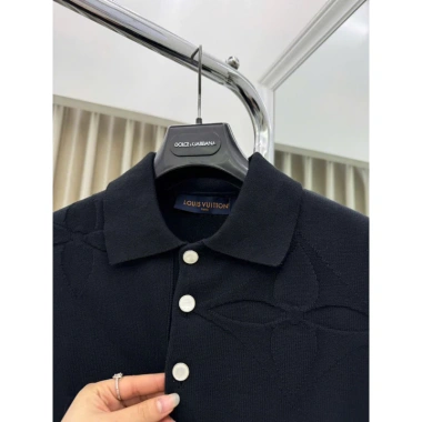 Áo Phông Đen Vân In Logo Tinh Tế Monogram - Hàng Cao Cấp, Giá Ưu Đãi 750k 8