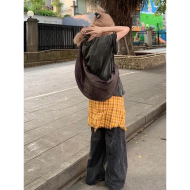 Áo phông nữ form rộng vintage RTOML, chữ cái và hình cỏ tròn, 100% cotton, giảm giá 69k