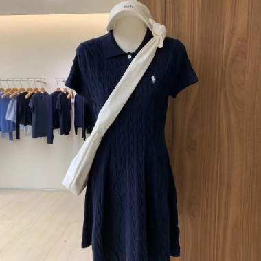 Áo Polo Chữ A Mùa Hè Dáng Mid-Skirt Form Ôm - Siêu Mát, Giá Chỉ 525.312₫ 11 Áo Polo Chữ A Mùa Hè Dáng Mid-Skirt Form Ôm - Siêu Mát, Giá Chỉ 525.312₫ 11