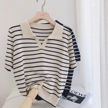 Áo polo dệt kim cổ V kẻ ngang – Thời trang thanh lịch, giảm giá 22% chỉ 116.820₫ 4 Áo polo dệt kim cổ V kẻ ngang – Thời trang thanh lịch, giảm giá 22% chỉ 116.820₫ 4