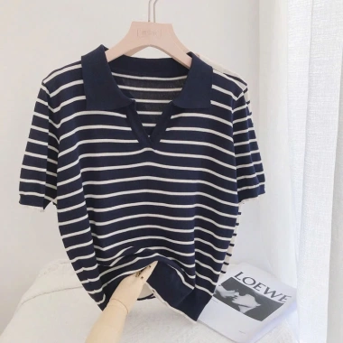 Áo polo dệt kim cổ V kẻ ngang – Thời trang thanh lịch, giảm giá 22% chỉ 116.820₫