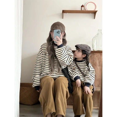 Áo Quần Cặp Đôi Mẹ và Con Gái Cotton Sọc Họa Tiết - Giá ưu đãi 270.000đ 5 Áo Quần Cặp Đôi Mẹ và Con Gái Cotton Sọc Họa Tiết - Giá ưu đãi 270.000đ 5