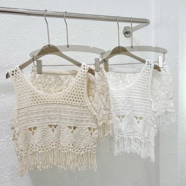 Áo ren 3 lỗ khuy tua rua phối hoa văn – Sang trọng, thoáng mát, giảm còn 127.800₫ 4 Áo ren 3 lỗ khuy tua rua phối hoa văn – Sang trọng, thoáng mát, giảm còn 127.800₫ 4