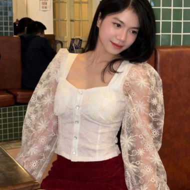 Áo Ren IVY Tay Phồng Cổ Vuông Ôm Body - Giảm Giá Đến 339k | Melanie Mira 3 Áo Ren IVY Tay Phồng Cổ Vuông Ôm Body - Giảm Giá Đến 339k | Melanie Mira 3