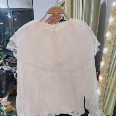Áo ren tiểu thư xinh bèo cổ nhiều tầng tay nhún - Giá chỉ 142.000₫, giảm 32.660₫ 4 Áo ren tiểu thư xinh bèo cổ nhiều tầng tay nhún - Giá chỉ 142.000₫, giảm 32.660₫ 4