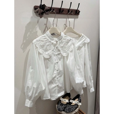 Áo sơ mi baby doll ren vai thanh lịch - Giá 470.000₫, giảm 98.700₫