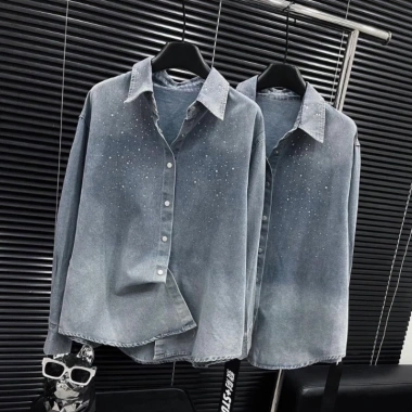 Áo sơ mi bò nữ phối màu đính đá sang trọng, giá 202.950 giảm còn 165.000