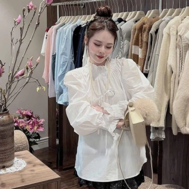 Áo sơ mi cổ nhún tay bèo vải mềm mại trắng - chỉ 125.000₫, giảm từ 155.000₫