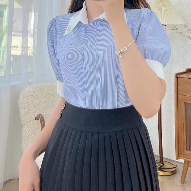 Áo sơ mi công sở cộc tay HINSTORE nữ kẻ ngắn tay, cổ trắng đính tag hoa, 195k 3