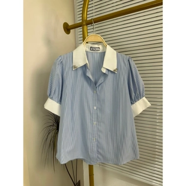 Áo sơ mi công sở cộc tay HINSTORE nữ kẻ ngắn tay, cổ trắng đính tag hoa, 195k 6